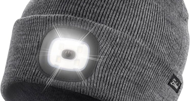 Beanie hat with light